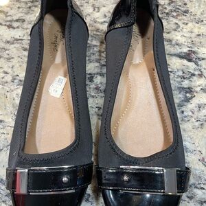dexflex comfort Black Patent-Trim Slip-On Flats Size 7.5